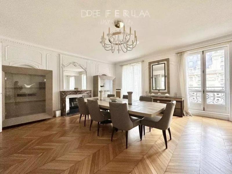 Appartement - 241 m² - 7 pièces