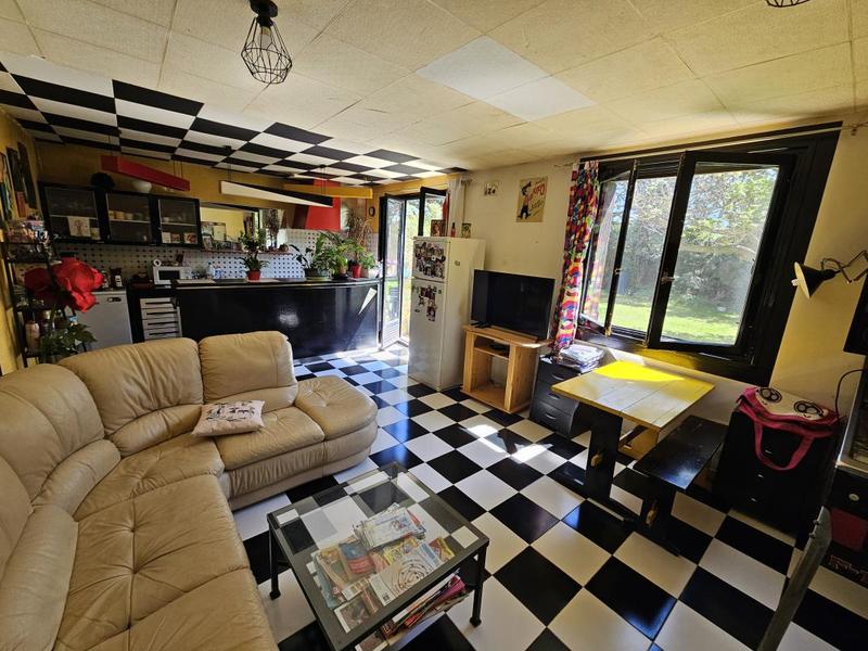 Maison - 238 m² - 9 pièces