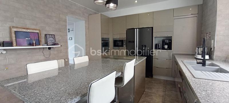 Corps de ferme - 247 m² - 8 pièces