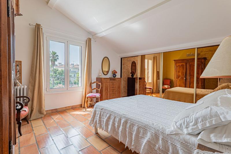 Maison ancienne - 245 m² - 7 pièces