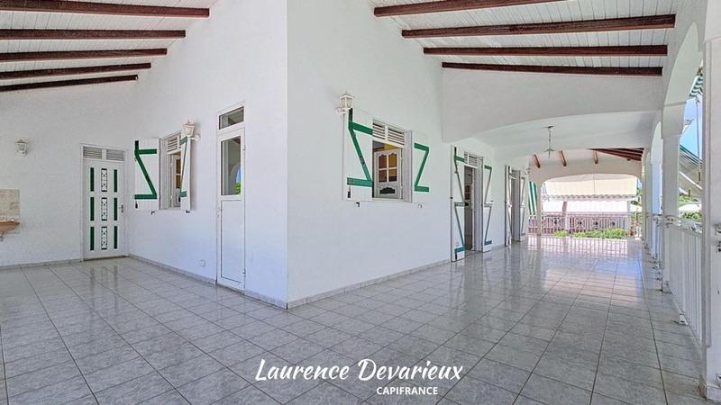 Maison - 204 m² - 5 pièces