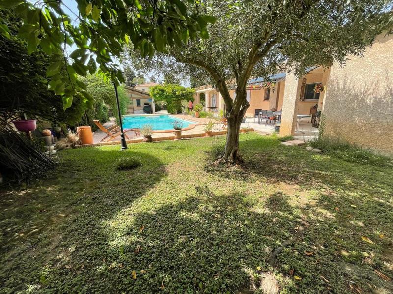 Maison - 202 m² - 8 pièces