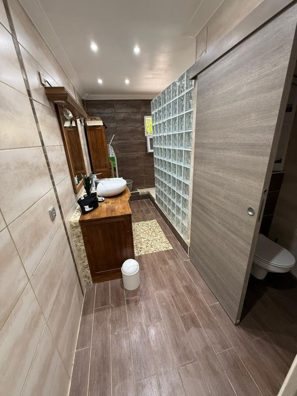 Maison - 217 m² - 9 pièces