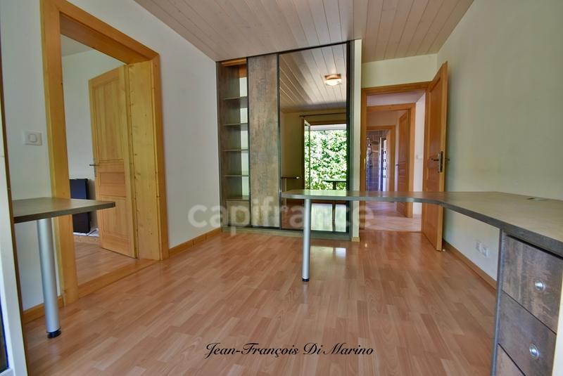 Maison - 211 m² - 8 pièces