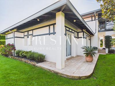 Maison - 282 m² - 10 pièces