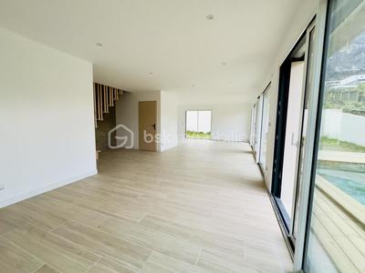 Maison - 120 m² - 4 pièces