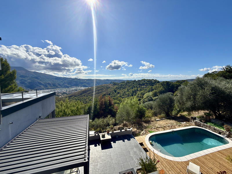 Maison - 300 m² - 7 pièces