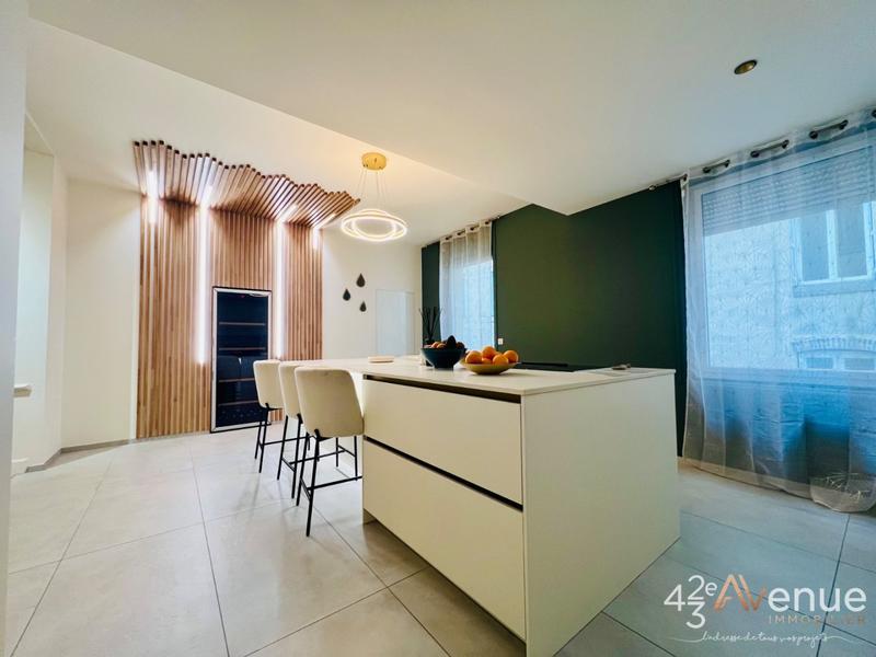 Maison - 330 m² - 8 pièces