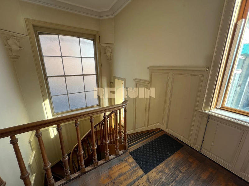 Maison - 385 m² - 13 pièces