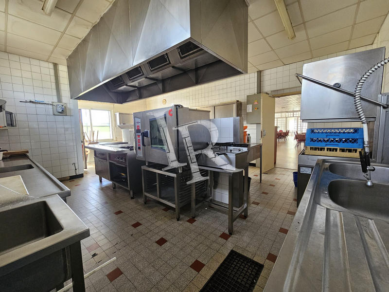 Local commercial - 1 200 m²