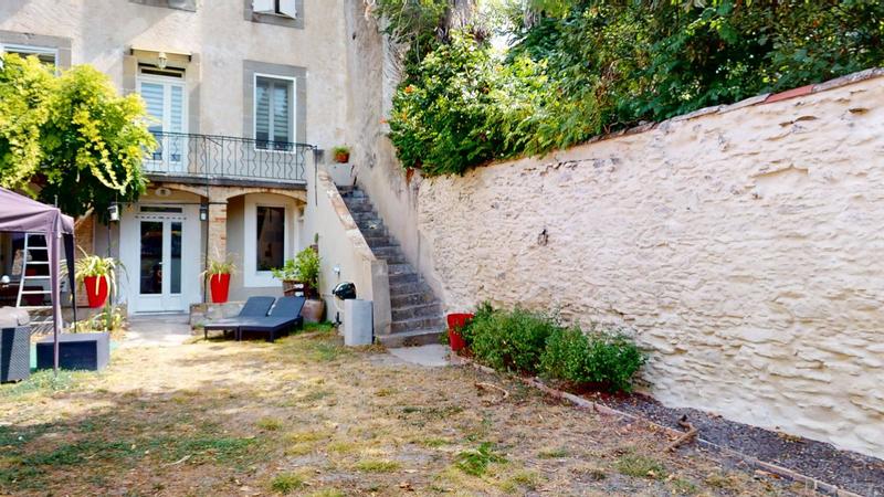 Maison - 300 m² - 8 pièces