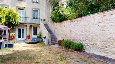 Maison - 300 m² - 8 pièces