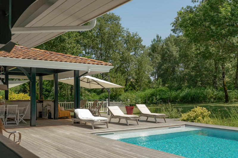 Maison - 220 m² - 8 pièces