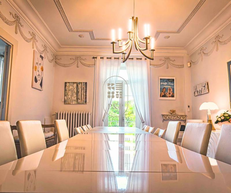 Hôtel particulier - 423 m² - 8 pièces