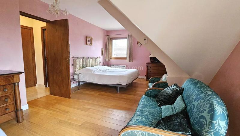 Maison - 180 m² - 7 pièces