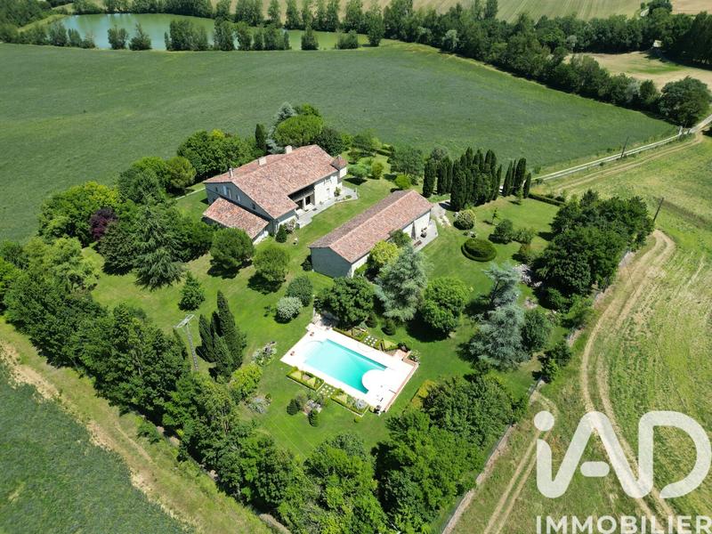 Maison - 396 m² - 10 pièces