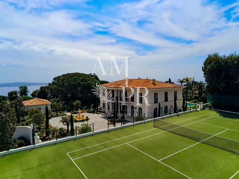 Propriété - 900 m² - 12 pièces