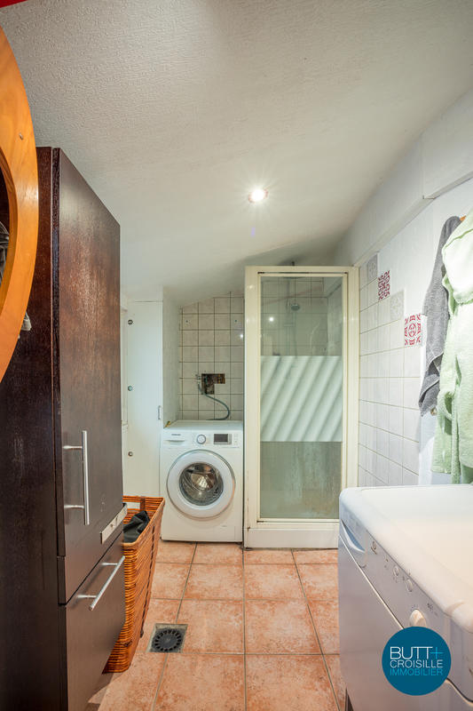 Maison - 180 m² - 8 pièces