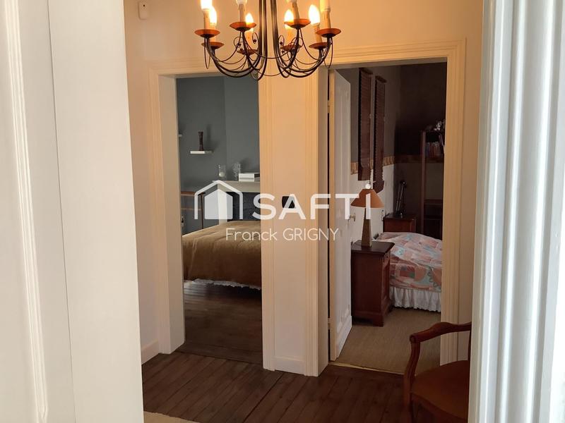 Maison - 222 m² - 7 pièces