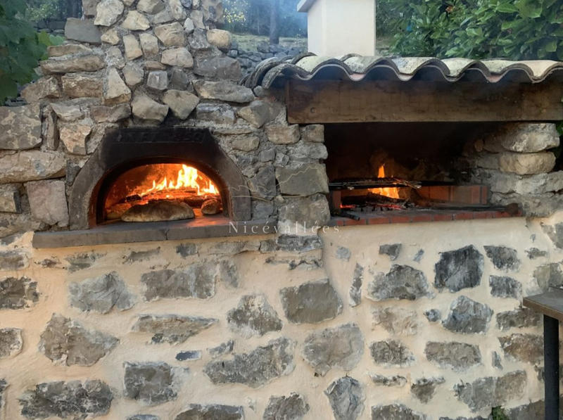 Maison - 180 m² - 8 pièces