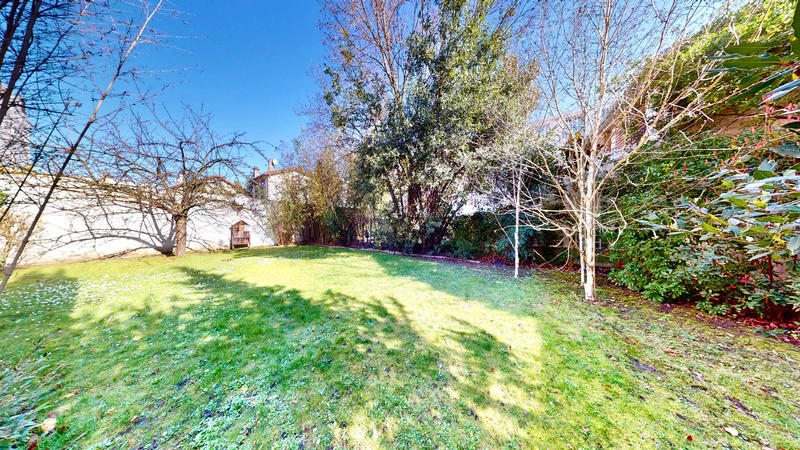 Maison - 202 m² - 8 pièces