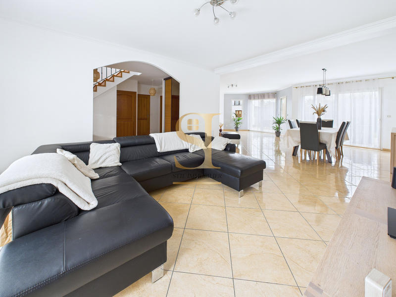 Maison - 211 m² - 9 pièces