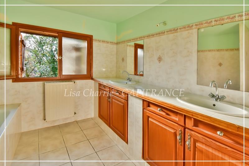 Propriété - 324 m² - 10 pièces