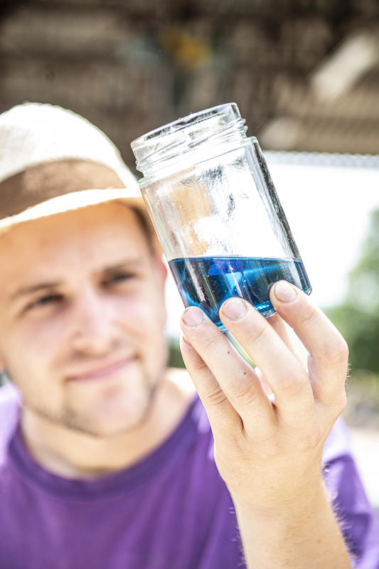 Atelier d'aromathérapie familiale dans une distillerie d’huile essentielle