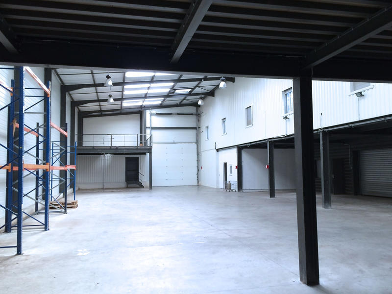 Entrepôt - 1 455 m²
