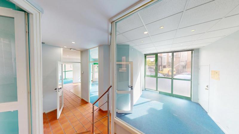 Bureau - 84 m² - 6 pièces