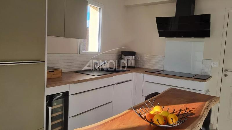 Maison - 99 m² - 5 pièces