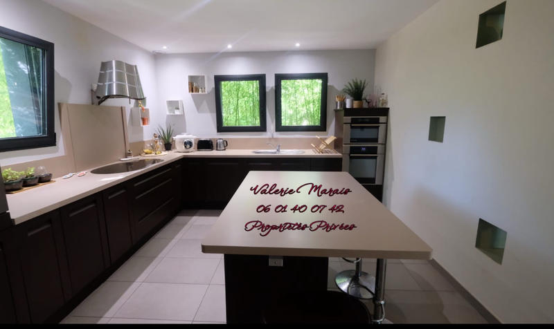 Maison - 230 m² - 6 pièces