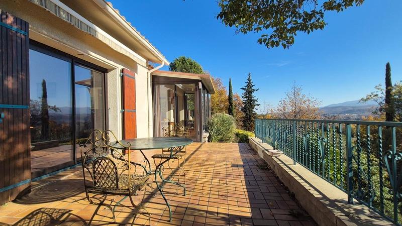 Maison - 254 m² - 6 pièces