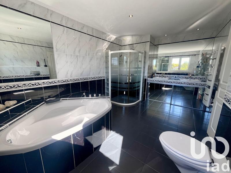 Maison - 196 m² - 7 pièces