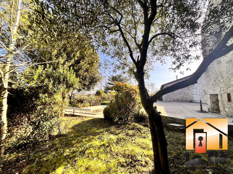 Maison - 267 m² - 10 pièces