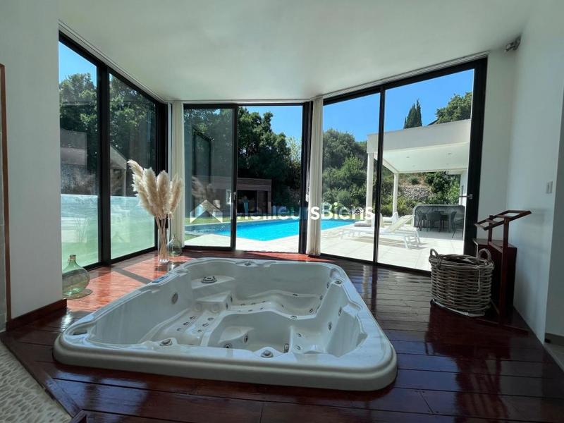 Propriété - 200 m² - 6 pièces