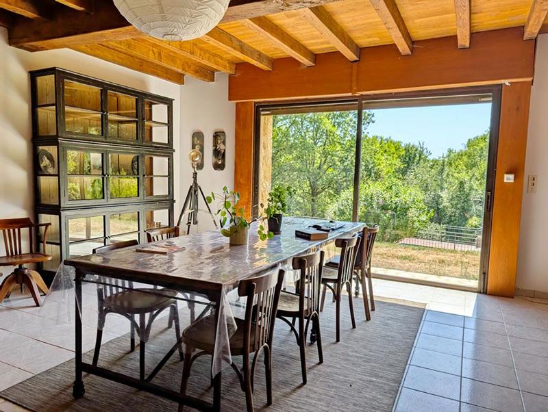 Maison - 221 m² - 5 pièces