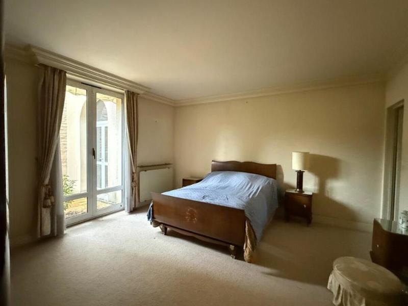 Maison - 644 m² - 12 pièces