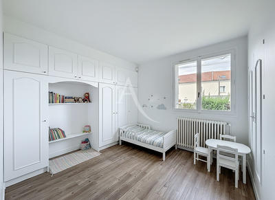 Maison - 185 m² - 8 pièces