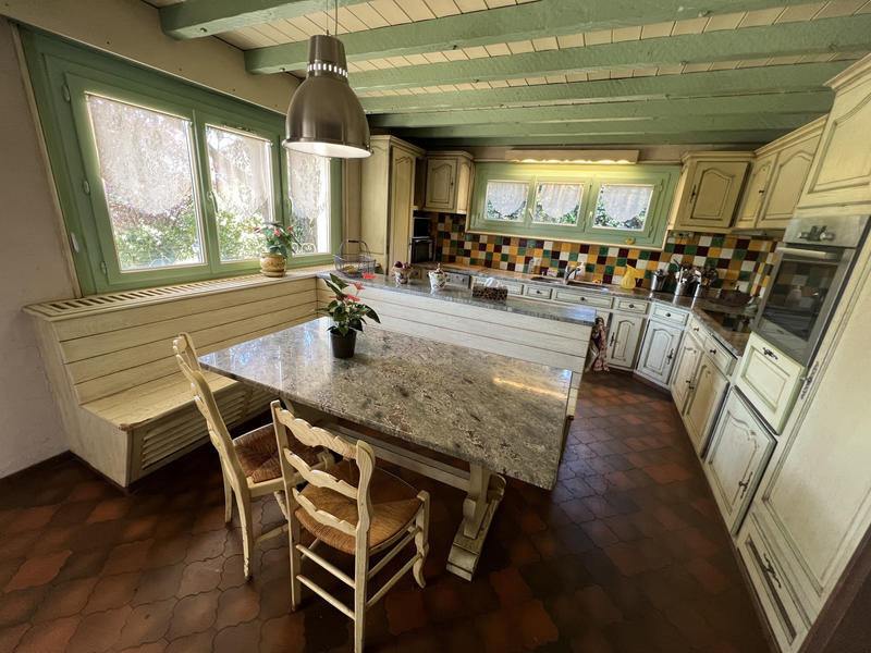 Maison - 237 m² - 8 pièces