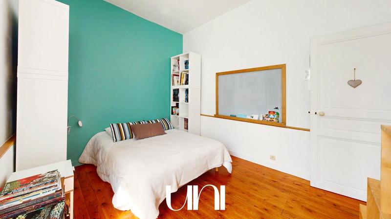 Maison - 415 m² - 16 pièces