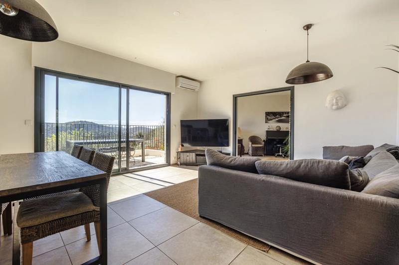 Maison - 260 m² - 8 pièces