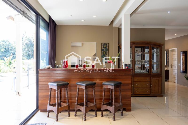 Villa - 254 m² - 8 pièces