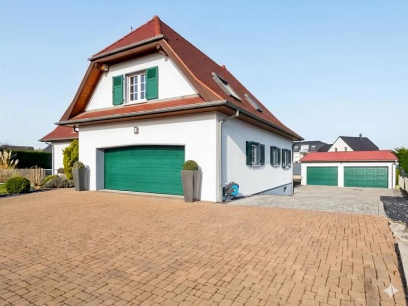 Maison - 250 m² - 8 pièces