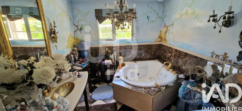 Maison - 205 m² - 6 pièces