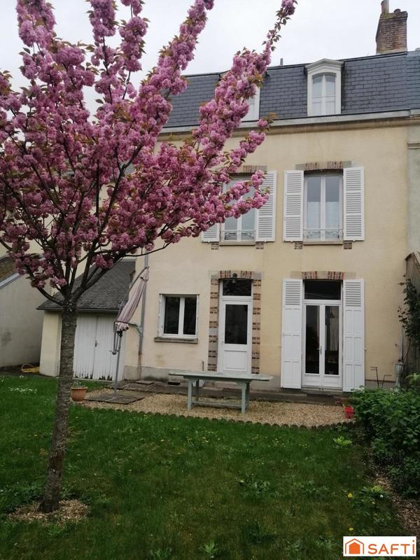 Maison - 183 m² - 9 pièces