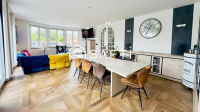 Maison - 300 m² - 8 pièces