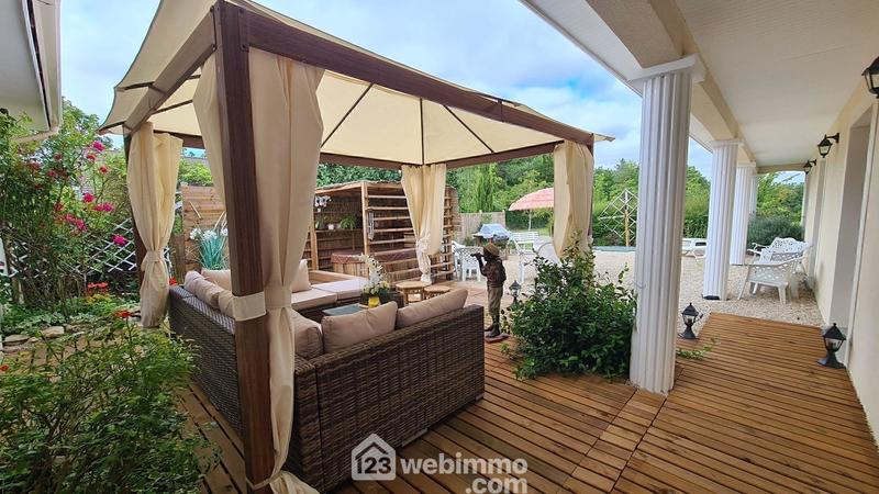 Maison - 230 m² - 8 pièces