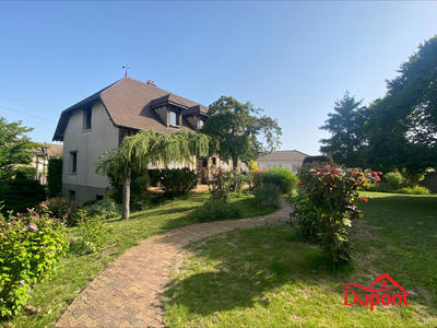 Maison - 202 m² - 6 pièces