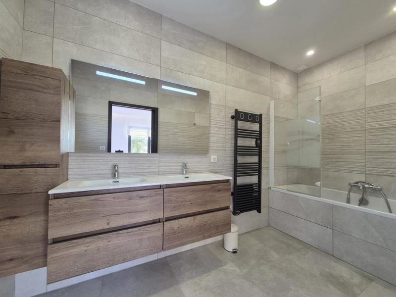 Maison - 232 m² - 6 pièces